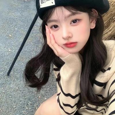 沙滩上的夏娃